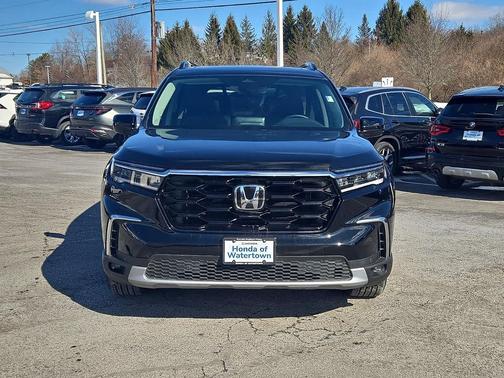 2025 Honda Pilot Touring 8-Passenger