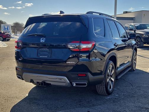 2025 Honda Pilot Touring 8-Passenger