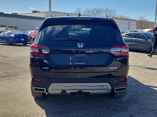 2025 Honda Pilot Touring 8-Passenger