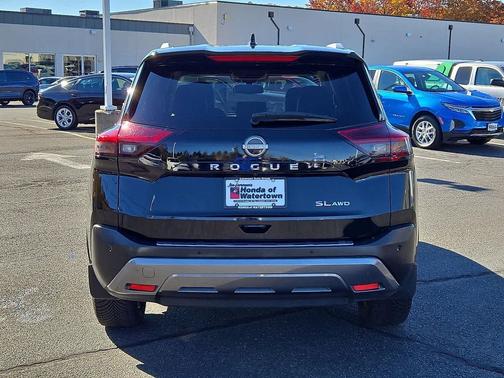 2022 Nissan Rogue SL