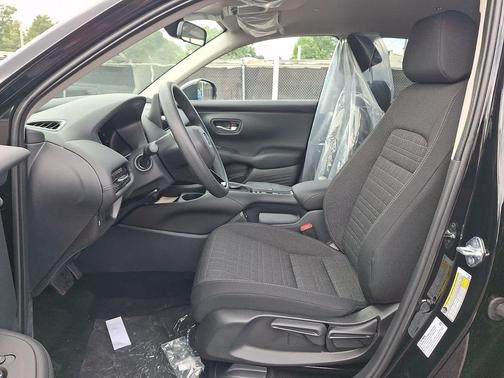 Crystal Black Pearl 2027 Honda HR-V LX