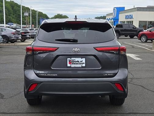 2022 Toyota Highlander LE