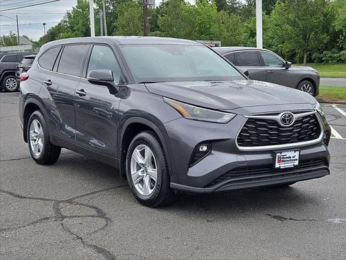 2022 Toyota Highlander LE