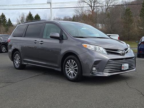 2018 Toyota Sienna XLE