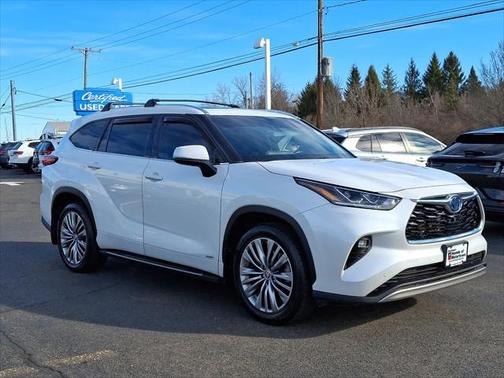 2022 Toyota Highlander Hybrid Platinum