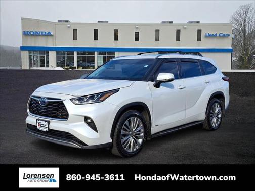 2022 Toyota Highlander Hybrid Platinum