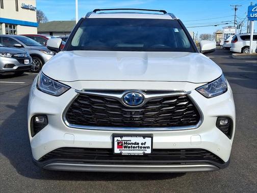 2022 Toyota Highlander Hybrid Platinum