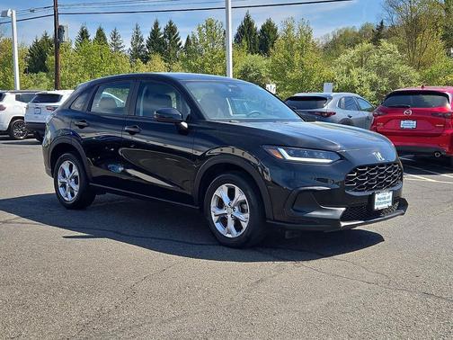Crystal Black Pearl 2023 Honda HR-V LX