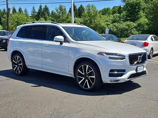 WHITE 2019 Volvo XC90 T6 Momentum