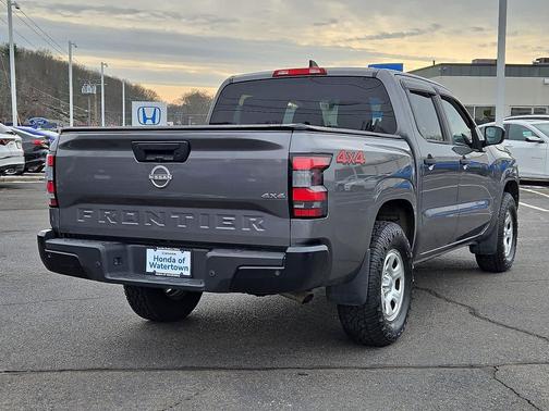 2022 Nissan Frontier S