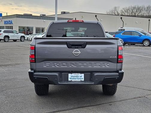 2022 Nissan Frontier S