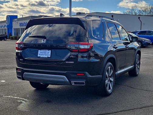 2023 Honda Pilot Touring 8-Passenger