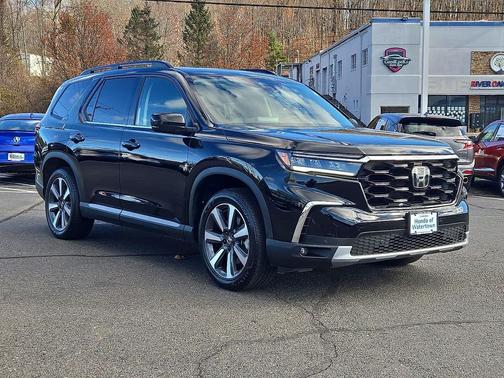 2023 Honda Pilot Touring 8-Passenger