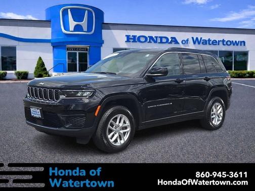 Diamond Black Crystal Pearlcoat 2025 Jeep Grand Cherokee Laredo
