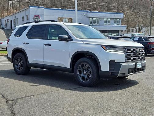 Platinum White Pearl 2026 Honda Pilot TrailSport