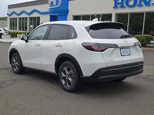 Platinum White Pearl 2026 Honda HR-V LX