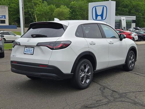 Platinum White Pearl 2026 Honda HR-V LX