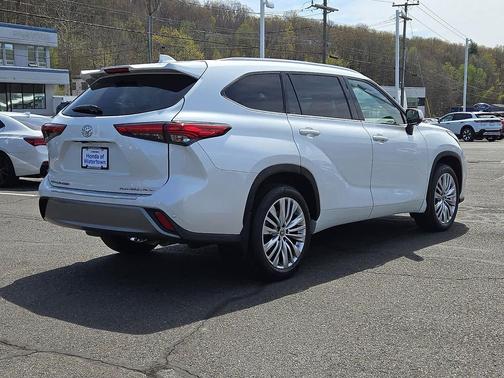 Wind Chill Pearl 2023 Toyota Highlander Platinum