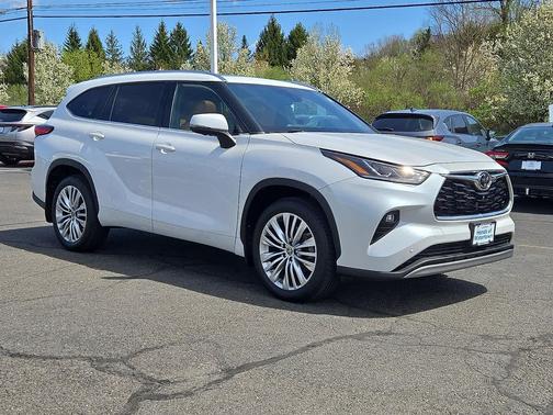 Wind Chill Pearl 2023 Toyota Highlander Platinum