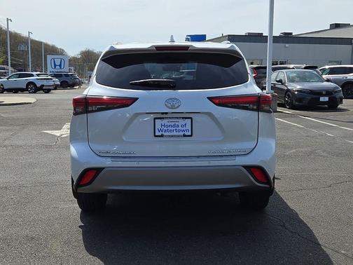 Wind Chill Pearl 2023 Toyota Highlander Platinum