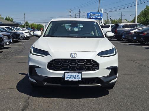 Platinum White Pearl 2023 Honda HR-V LX