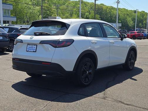 Platinum White Pearl 2023 Honda HR-V LX