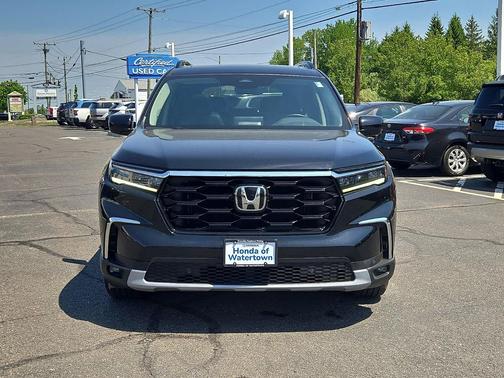 Crystal Black Pearl 2024 Honda Pilot Touring 8-Passenger