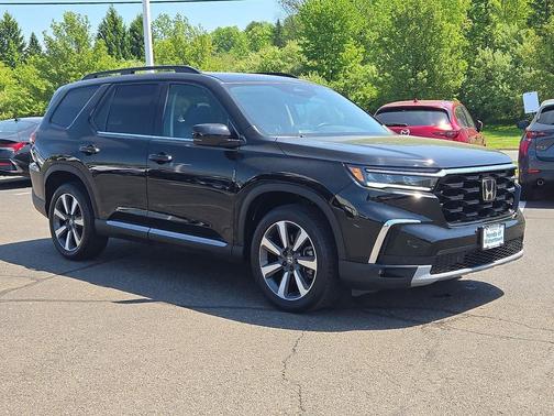 Crystal Black Pearl 2024 Honda Pilot Touring 8-Passenger