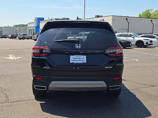 Crystal Black Pearl 2024 Honda Pilot Touring 8-Passenger