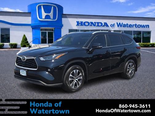 Midnight Black Metallic 2023 Toyota Highlander XLE