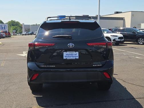 Midnight Black Metallic 2023 Toyota Highlander XLE
