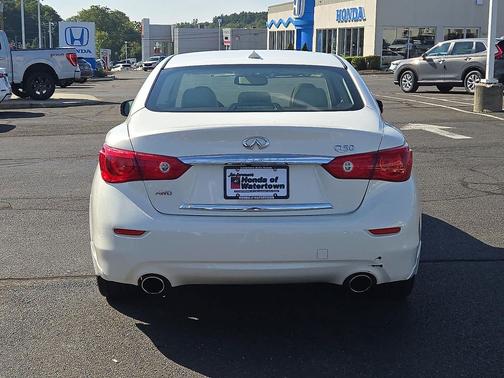 2015 INFINITI Q50 Premium