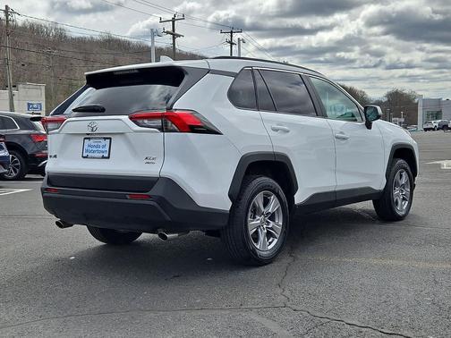 Ice Cap 2025 Toyota RAV4 XLE