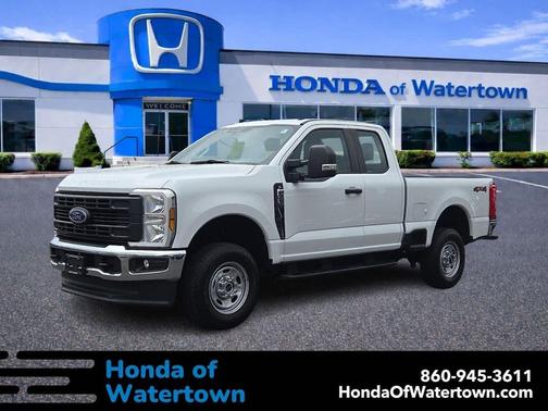 Oxford White 2024 Ford F-250 XL