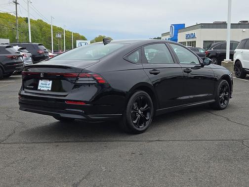 Crystal Black Pearl 2025 Honda Accord SE