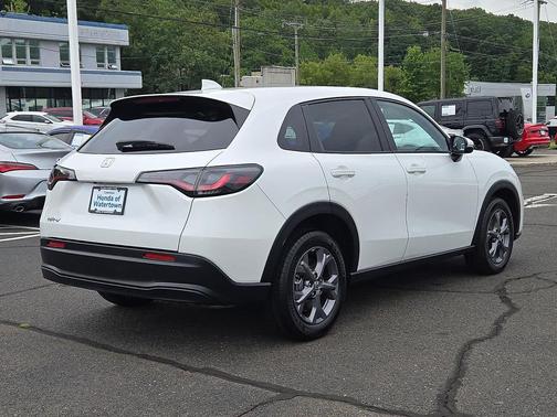 PLATINUM_WHITE 2027 Honda HR-V LX