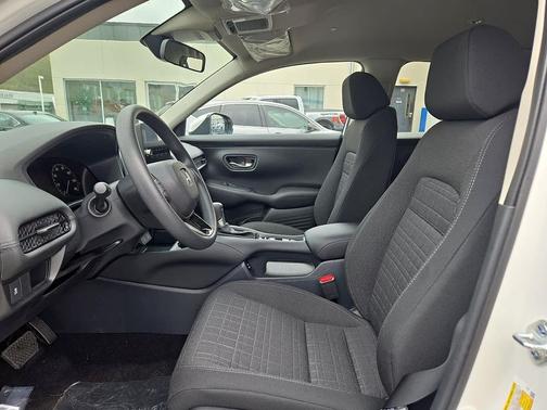 Platinum White Pearl 2026 Honda HR-V LX