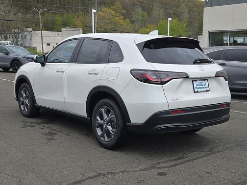 Platinum White Pearl 2026 Honda HR-V LX