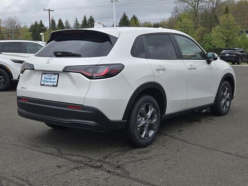 Platinum White Pearl 2026 Honda HR-V LX
