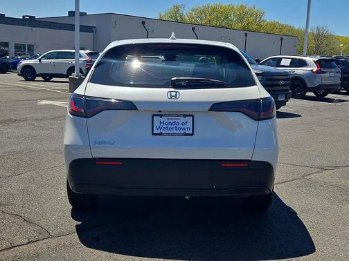 Platinum White Pearl 2023 Honda HR-V LX