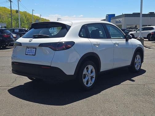 Platinum White Pearl 2023 Honda HR-V LX