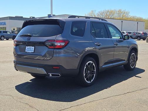 Modern Steel Metallic 2026 Honda Pilot Touring 8-Passenger