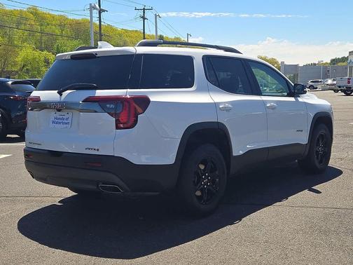 Summit White 2022 GMC Acadia AWD AT4