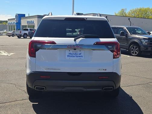 Summit White 2022 GMC Acadia AWD AT4