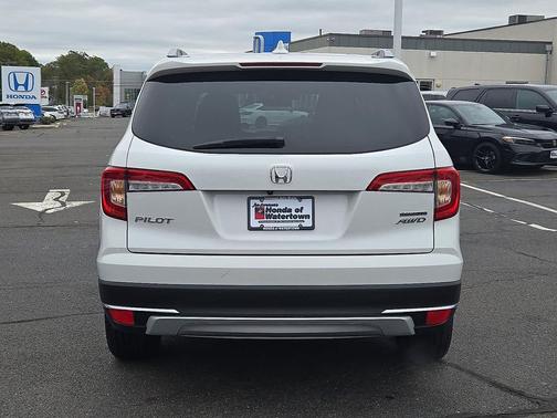 2022 Honda Pilot Touring 8-Passenger