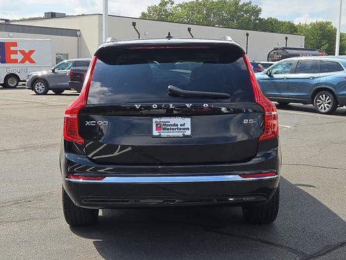 2025 Volvo XC90 B5 Core