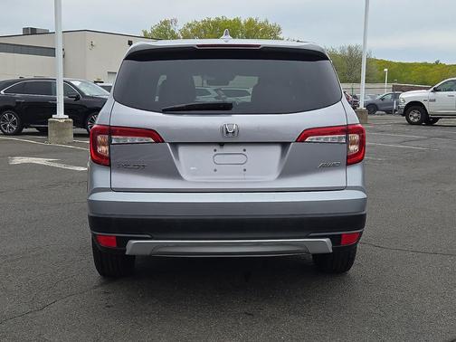 Lunar Silver Metallic 2022 Honda Pilot AWD EX-L