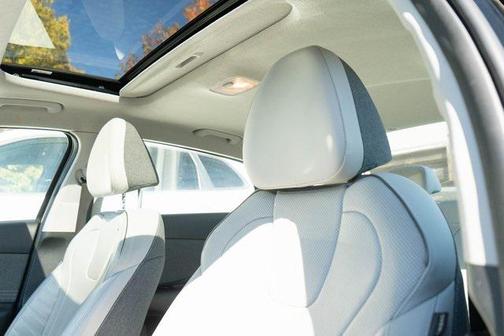 2022 Hyundai ELANTRA HEV Limited