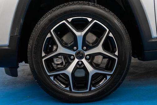 Silver Zynith Metallic Clearcoat 2025 Jeep Compass Limited