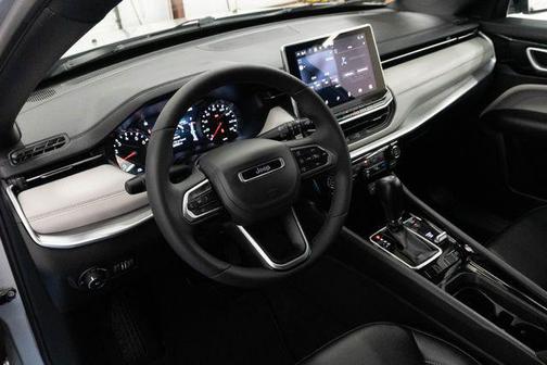 Silver Zynith Metallic Clearcoat 2025 Jeep Compass Limited